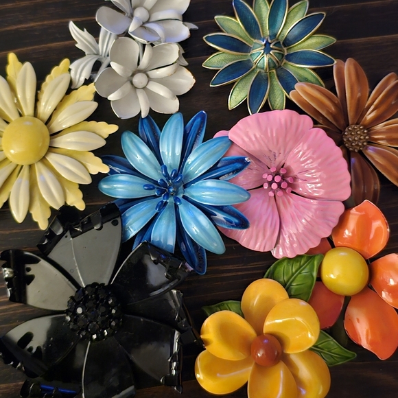 Flower Pin Bundle - Picture 8 of 12